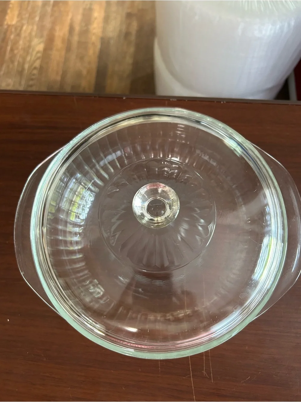 Vintage Pyrex 2 quart clear glass casserole dish featuring rib sides with lid